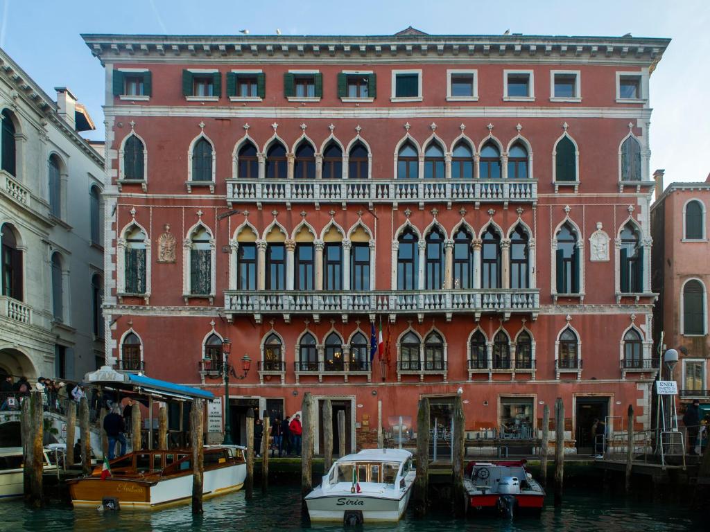 EGO' Boutique Hotel