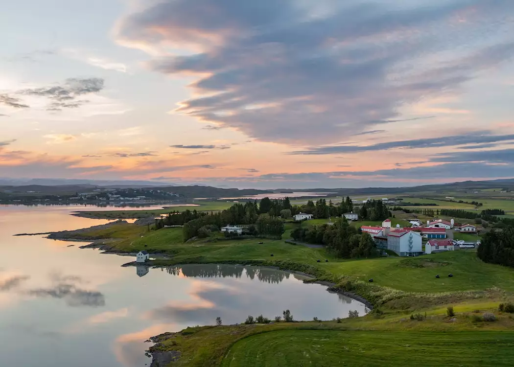 Lake Hotel